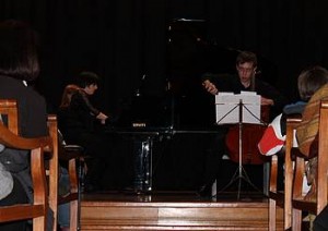 Aroia Makuso, Nestor Sagarzazu