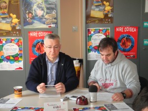 Euskararen Hilabetea programaren aurkezpena. Ezkerrean, Fernando San Martin euskara ordezkaria