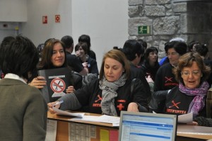 LOMCEren kontrako mozioa