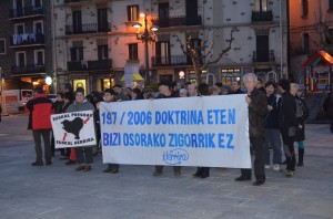 Asteazkenean elkarretaratzea egin zuten Antxon