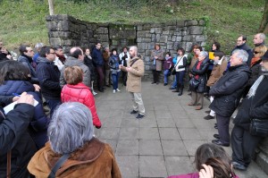 Noain, goizeko bisitan azalpenak ematen