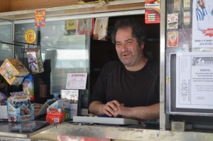 Pelukasen azken lan eguna kioskoan