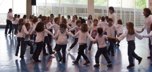 Elizalde ikastetxekoen emanaldia, kiroldegian