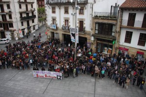 Jende ugarik egin zuen bat Antiju Morik-ek deitutako deialdiarekin