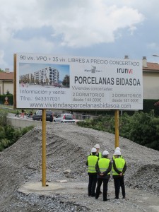 Goizean egin dute bisita udaleko ordezkariek etxebizitzetara