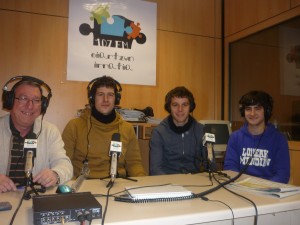 Oiartzun Kirol Elkarteko jokalariak Joxe Migel Lopezekin