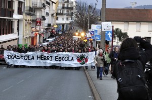 Otsailaren 3an egin zuten Hendaian ikastolaren aldeko manifestazioa