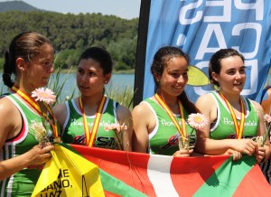 Neska kadeteak, urrezko dominekin