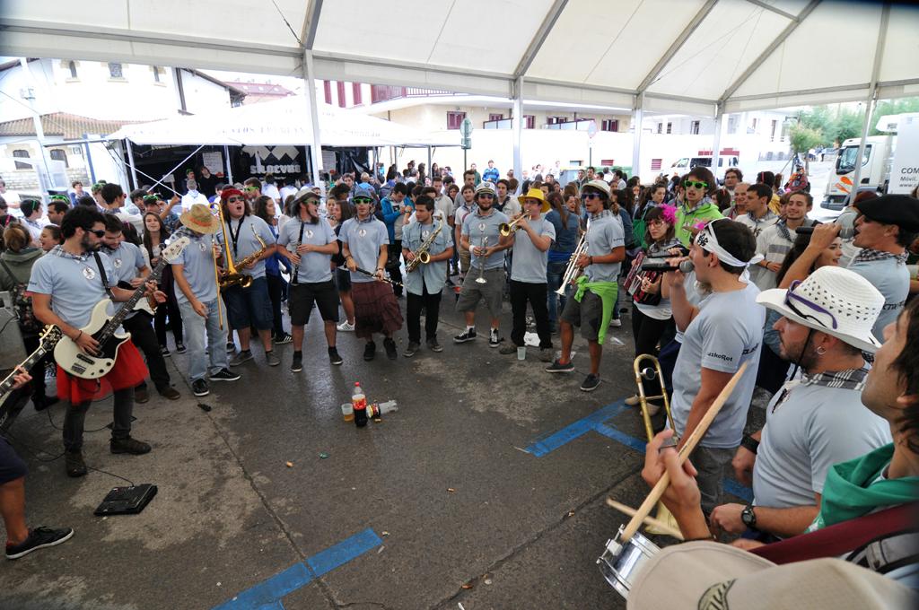 Euragatik, estalpean hasi du Elektropatxarangak gaurko saioa