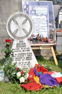 Poetaren hilarria kanposantuan