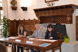 Battite Salaberri (erdian) eta Emmanuelle Destruhaut (eskubian)