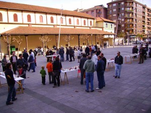 Basariren Asteburu Mikologikoaren artxiboko irudia da honakoa