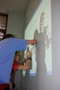 Gaztetxea margotzen, auzolanean