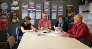 Udaleko eta euskaltegietako kideak Mintzalaguna aurkezten