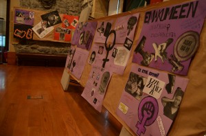 Ikastetxeetako ikasleek egindako erakusketa