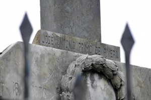 "Mingarriak" izan daitezkeen ikurrak ezabatuko dituzte