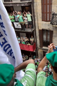 Elzo, Kontxako bandera irabazteagatik eginiko omenaldian irudiak hartzen