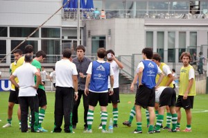 Llorente, jokalariei aginduak emanez