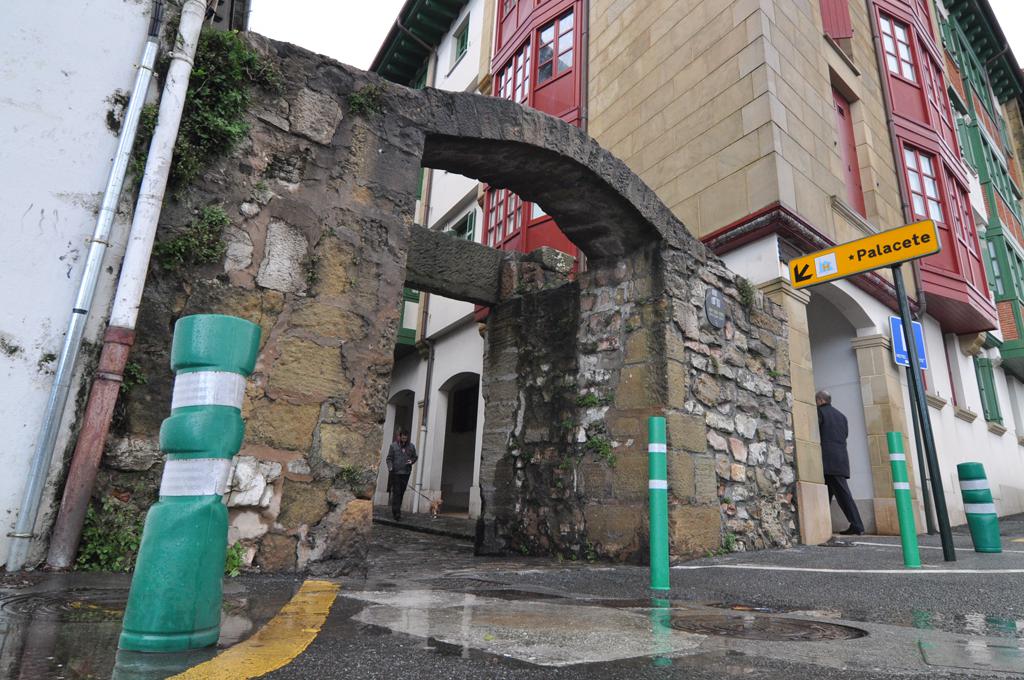 Ondare elementu batzuk behar bezala seinaleztatuta ez daudela uste dute