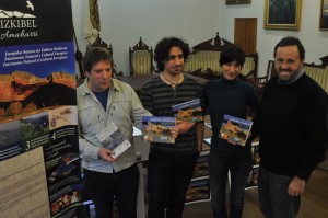 Egileak, eta Txomin Sagarzazu zinegotzia