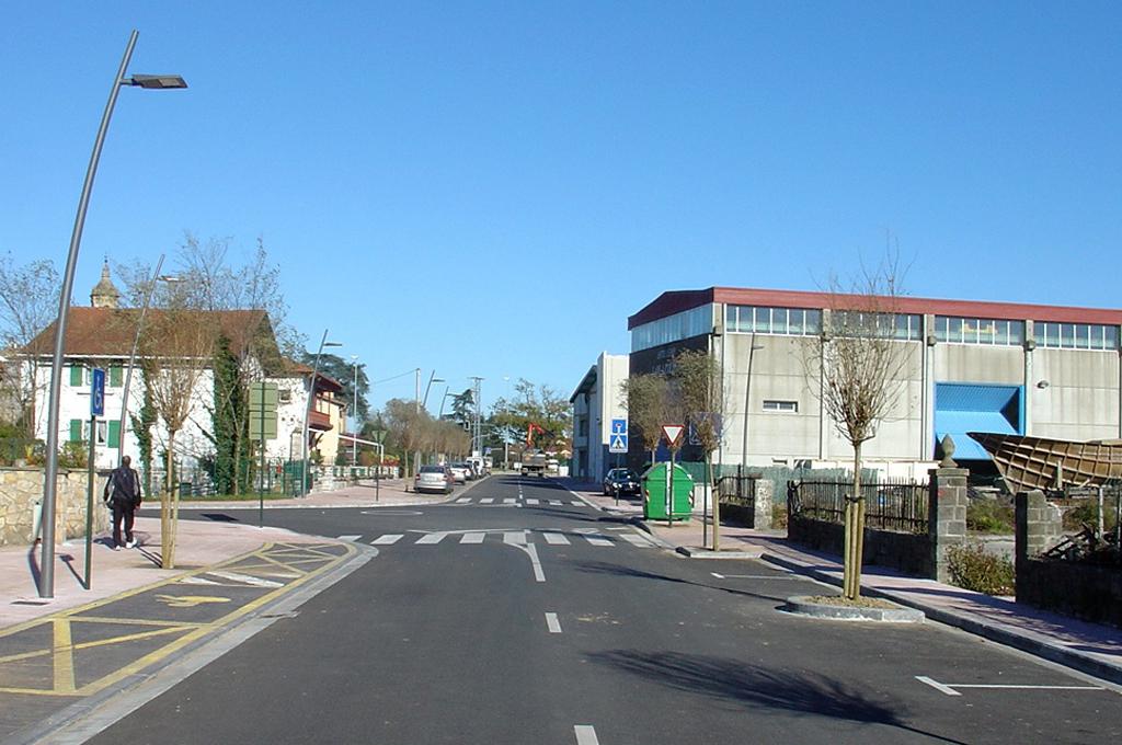 Akaziak aldatuta, amaitu da Gabarrari kaleko obra