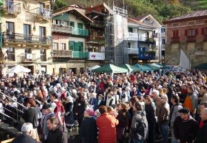 Donibaneko plaza, aurreko urte bateko santomasetan