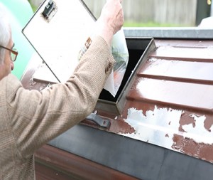 Txinzer, edukiontzi marroia