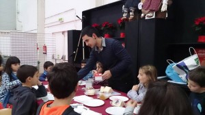 Haurrek eta helduek gozatu dute azokaz