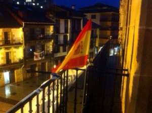 Espainiako bandera Oiartzungo udaletxean