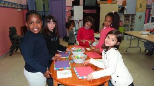 Haurrak ludotekan jolasten