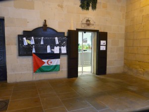 Saharako bandera Hondarribiko udaletxean