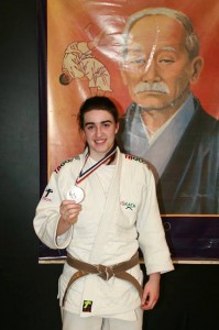 Ramos, brontzezko dominarekin