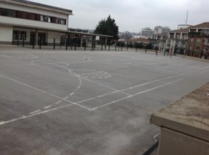 Karmengo Ama Ikastxearen patioa 1