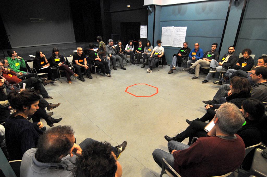 Berrogei lagunetik gora elkartu dira prozesuko lehen bileran