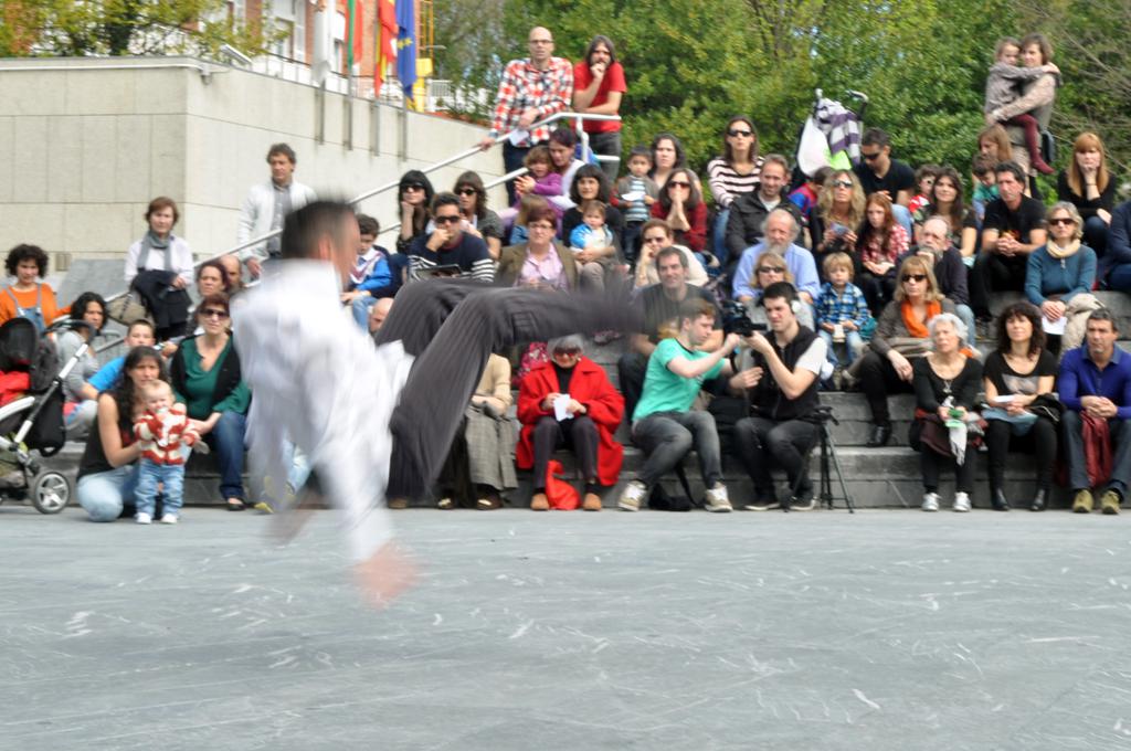 Asier Zabaletak prestatu eta dantzatu du koreografia