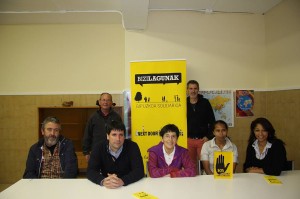 SOS Arrazakeriako kideak Julen Mendoza eta Jose Manuel Ferradasekin