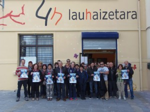 Mintzalaguntzaileetako batzuk topaketan