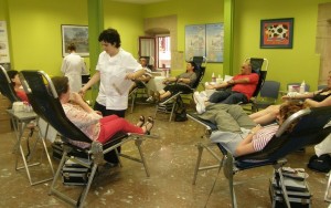 18:00etan hasiko da, anbulatorioan, odola emateko saioa