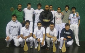 Lehen jardunaldiko talde argazki bat