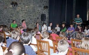 Hiru ikastetxeetako ordezkariak udal pleno aretoan elkartu ziren