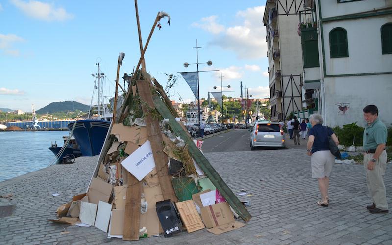 Irudian agertzen den sua da gauean eztanda egin zuena, Torreatzen