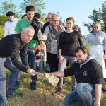 Koldo Mitxelena eibartarraren omenezko sagarrondoa aldatu dute Herri Sagastian