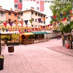 Postu ugari jarri dituzte Behobiako Erdi Aroko azokan