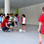 Begiak estalita, lasterketak, penalti jaurtiketak eta beste hainbat joko egin dituzte