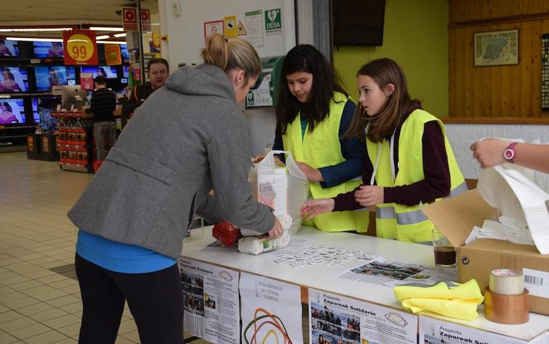 Janari bilketa egiten ari da Zapore Solidarioak