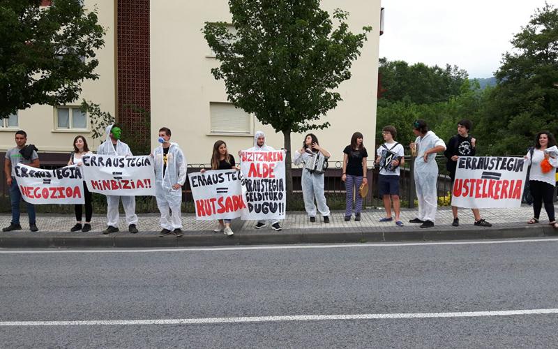 Oiartzun Zutik mugimenduko kideak Altzibarren.