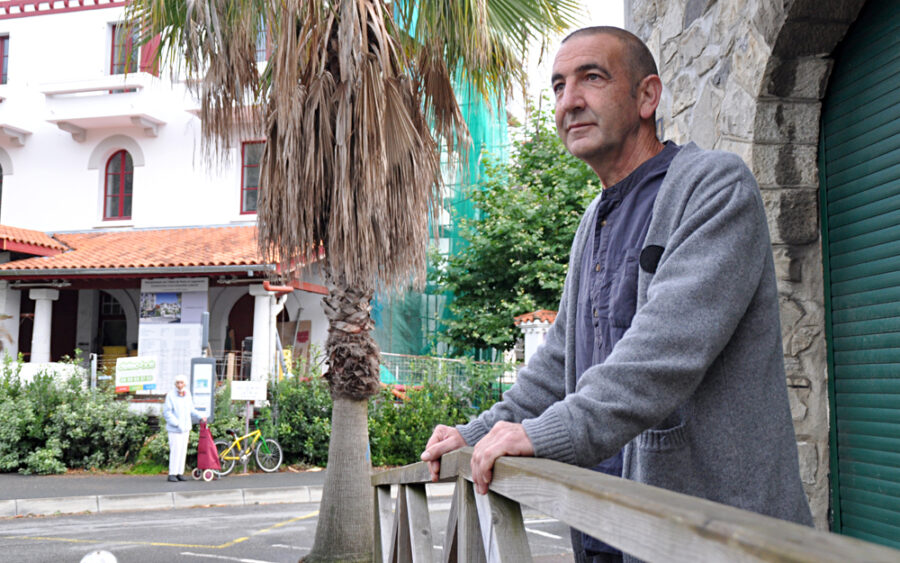 Hitz joko mota asko sortzen ditu Agirresarobek, nahiz eta kontrapasa izenekoak dira asmatzeko gustukoen dituenak.