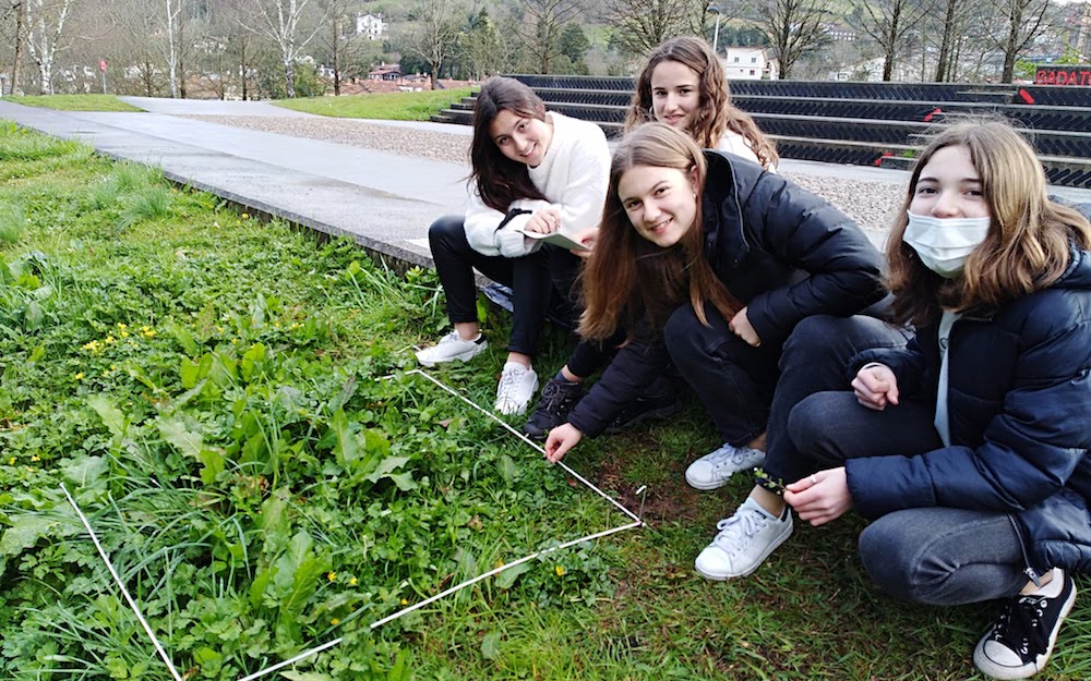 haurtzaro loratu herria