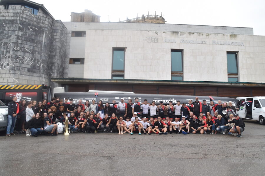 Hibaikako arraunlariak zaleekin